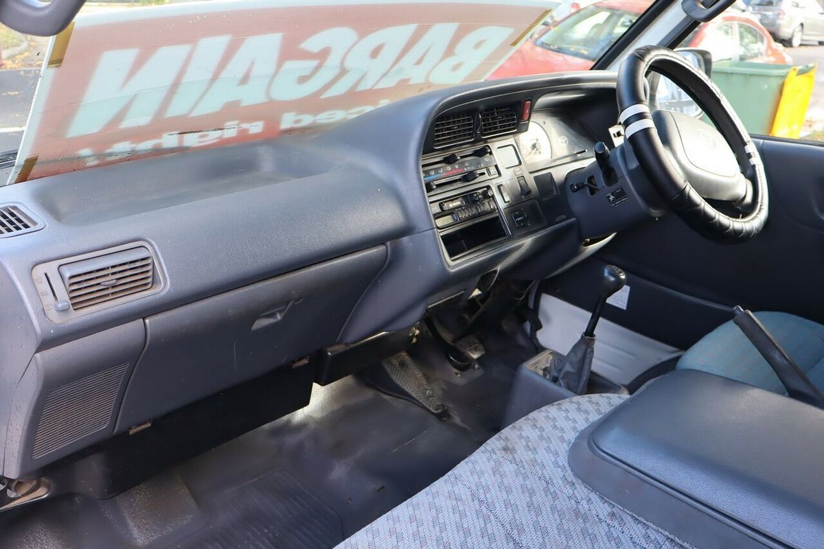 2000 Toyota HiAce SBV LWB RCH22R