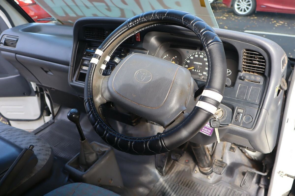 2000 Toyota HiAce SBV LWB RCH22R