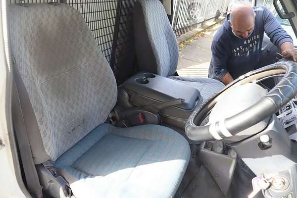 2000 Toyota HiAce SBV LWB RCH22R