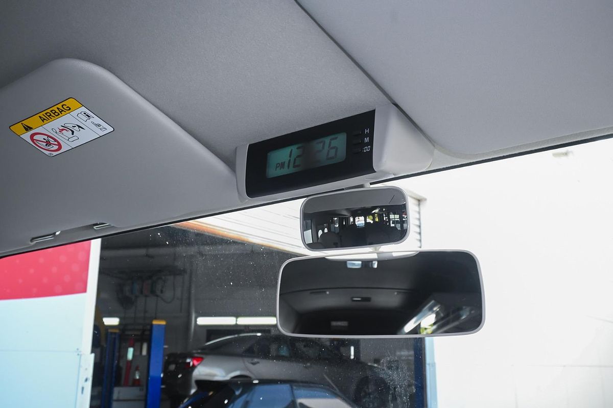 2025 Toyota Coaster GDB70R