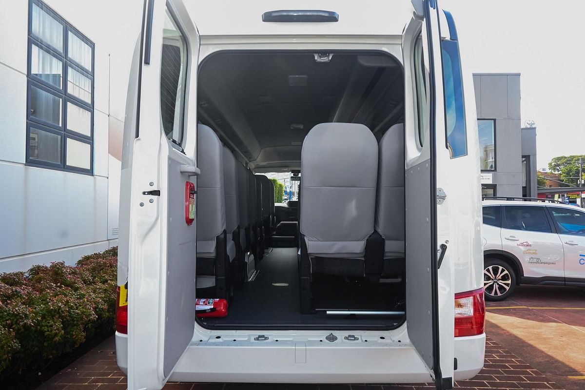 2025 Toyota Coaster GDB70R