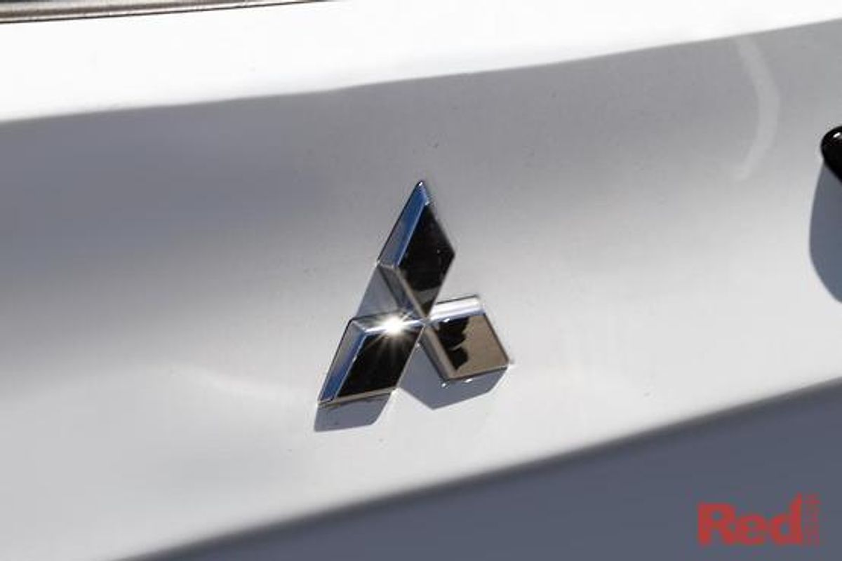 2025 Mitsubishi Outlander ES ZM