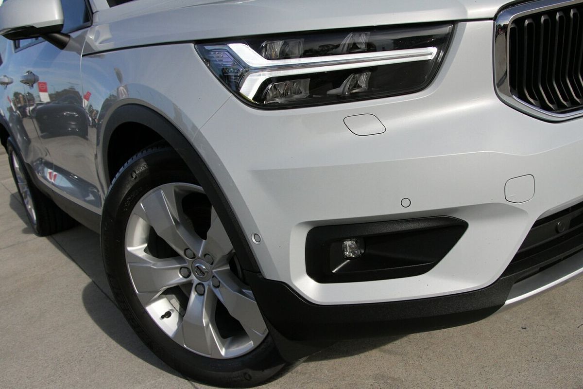 2020 Volvo XC40 T4 Momentum