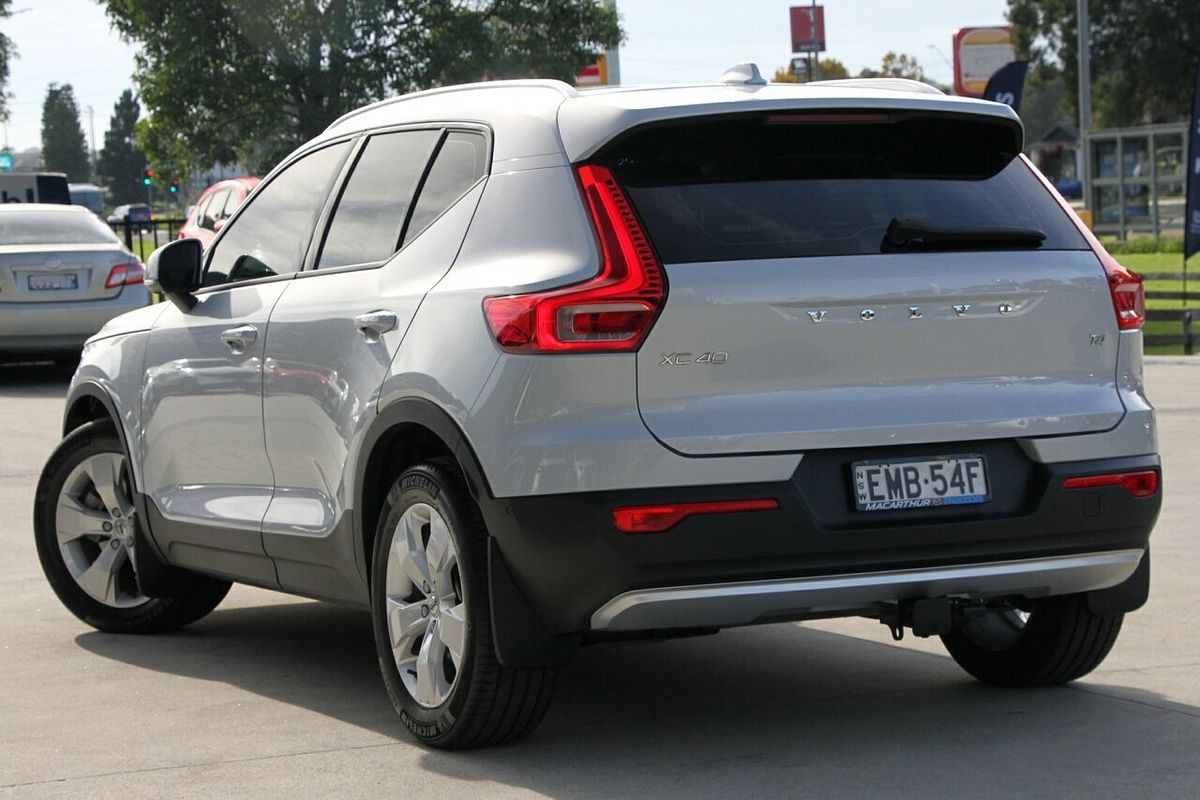 2020 Volvo XC40 T4 Momentum