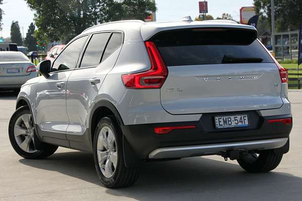 2020 Volvo XC40 T4 Momentum
