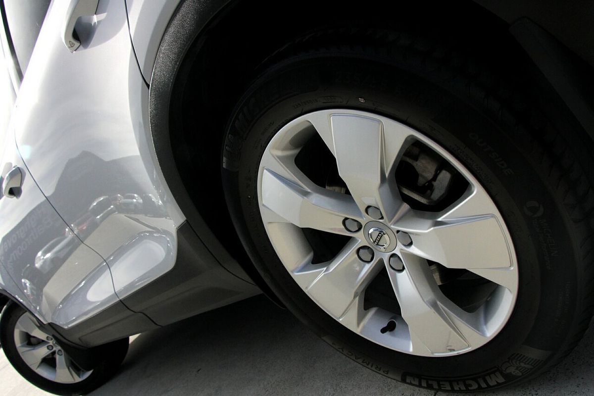 2020 Volvo XC40 T4 Momentum