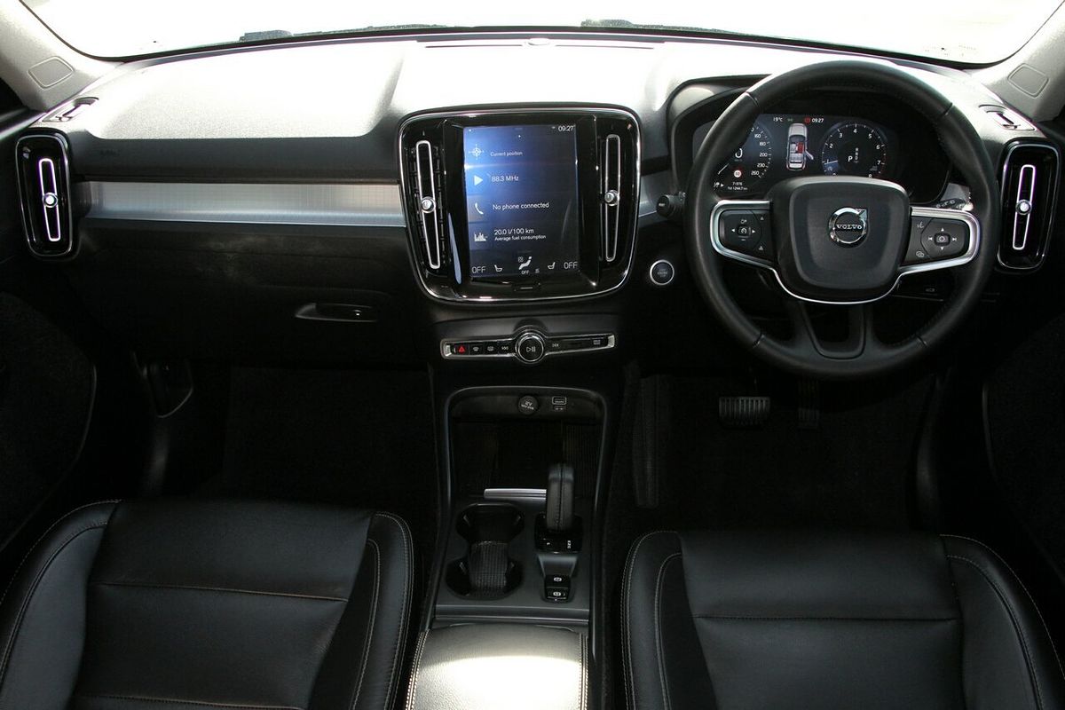 2020 Volvo XC40 T4 Momentum