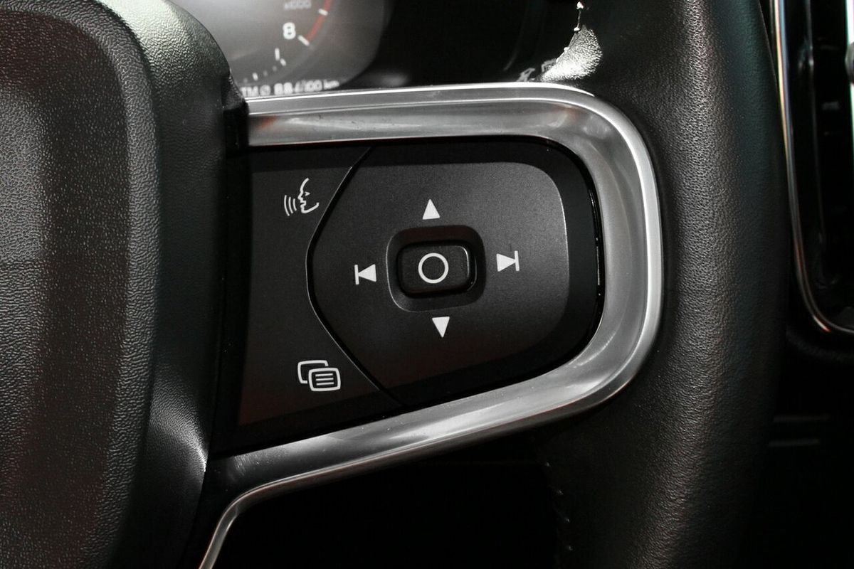 2020 Volvo XC40 T4 Momentum