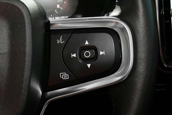 2020 Volvo XC40 T4 Momentum