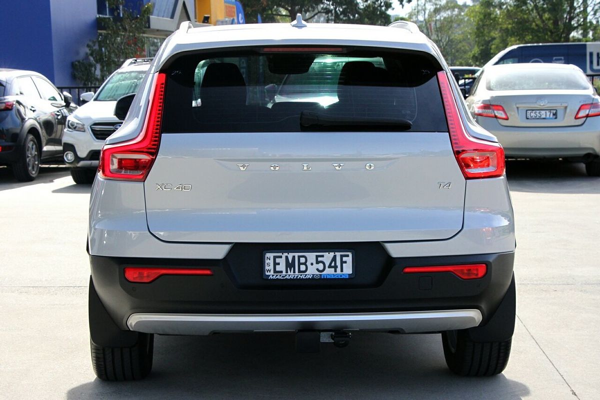 2020 Volvo XC40 T4 Momentum