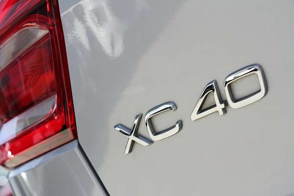 2020 Volvo XC40 T4 Momentum