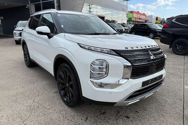 2024 Mitsubishi Outlander LS ZM