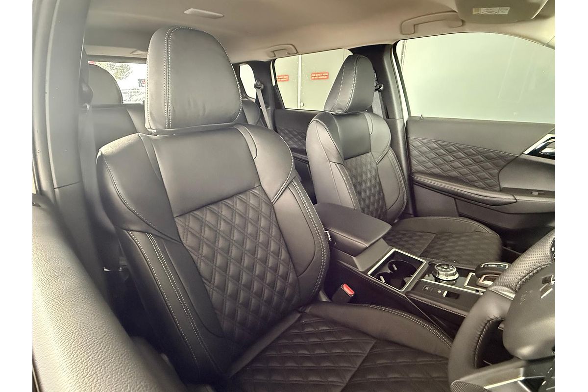 2024 Mitsubishi Outlander LS ZM