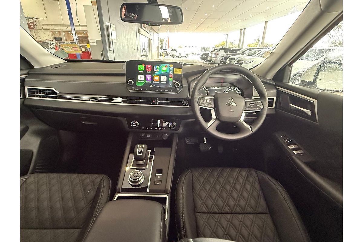 2024 Mitsubishi Outlander LS ZM