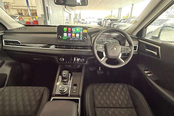 2024 Mitsubishi Outlander LS ZM