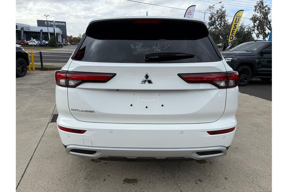 2024 Mitsubishi Outlander LS ZM