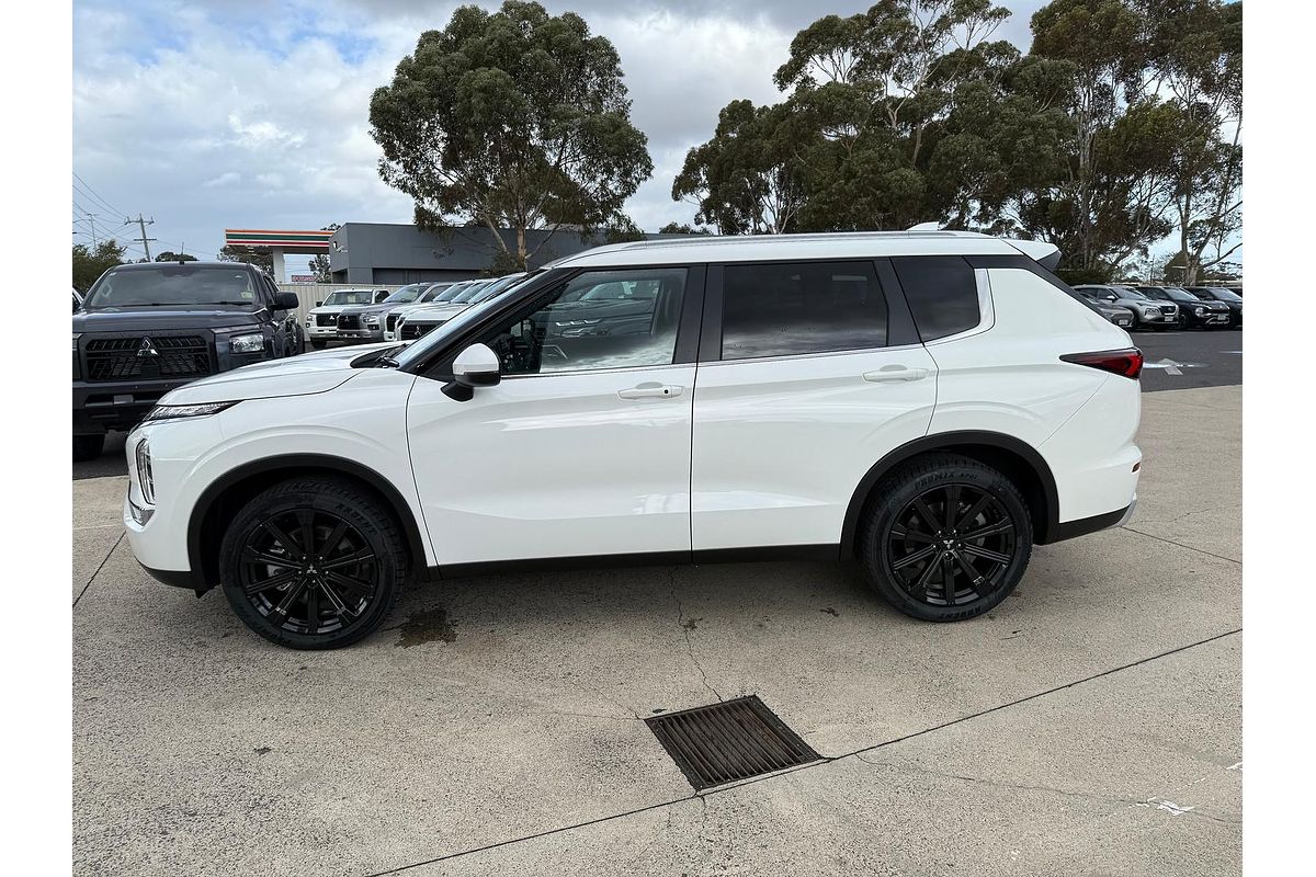 2024 Mitsubishi Outlander LS ZM