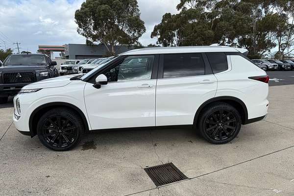 2024 Mitsubishi Outlander LS ZM