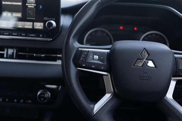 2022 Mitsubishi Outlander ES ZM