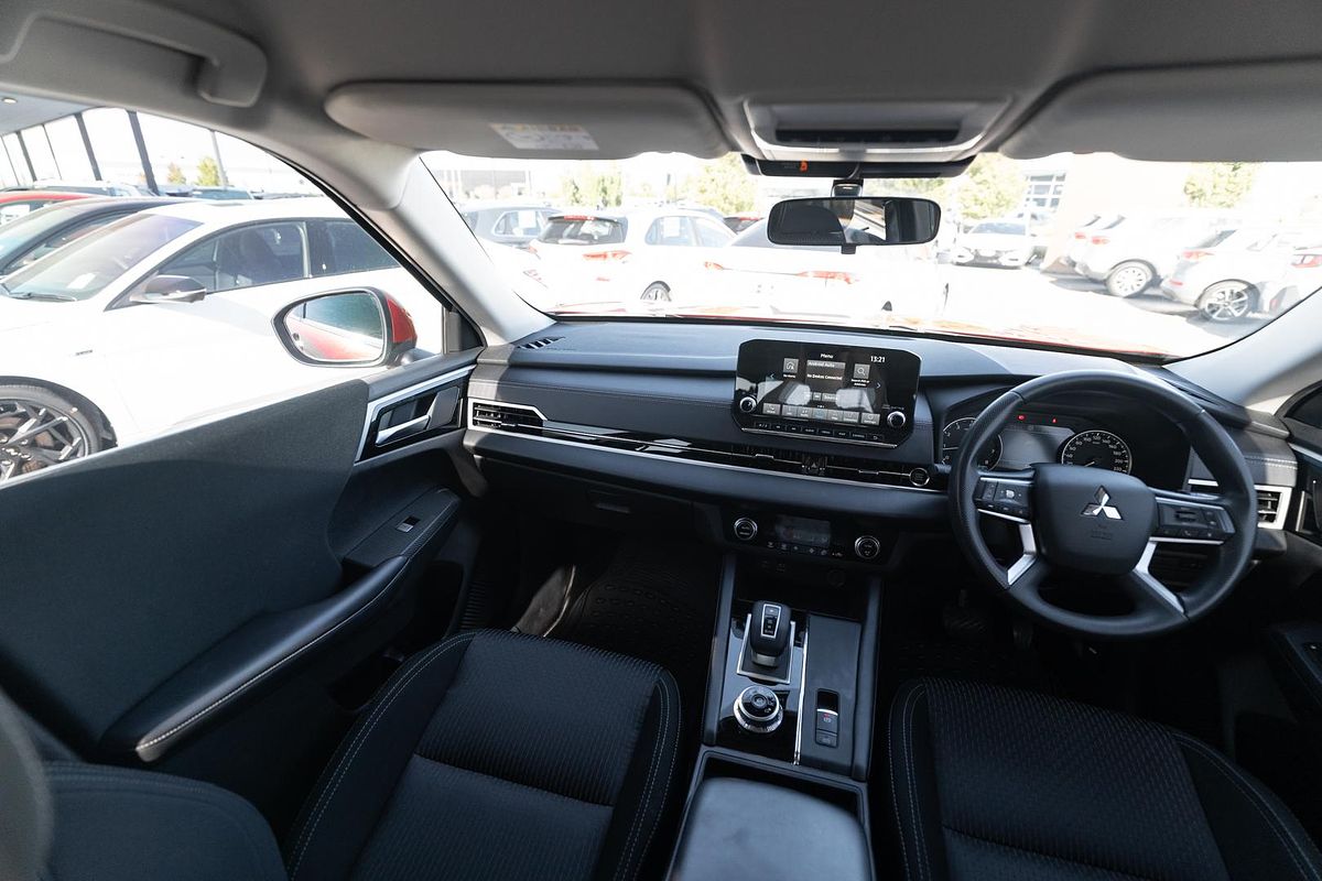 2022 Mitsubishi Outlander ES ZM