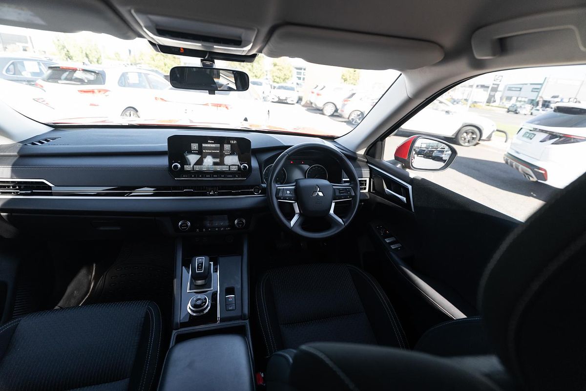 2022 Mitsubishi Outlander ES ZM