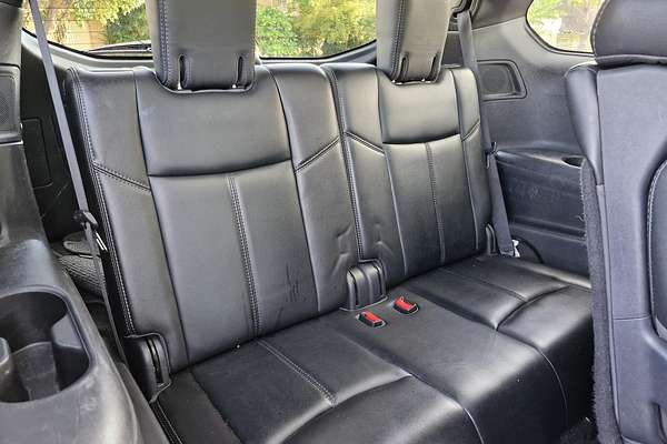 2016 Nissan Pathfinder ST-L R52