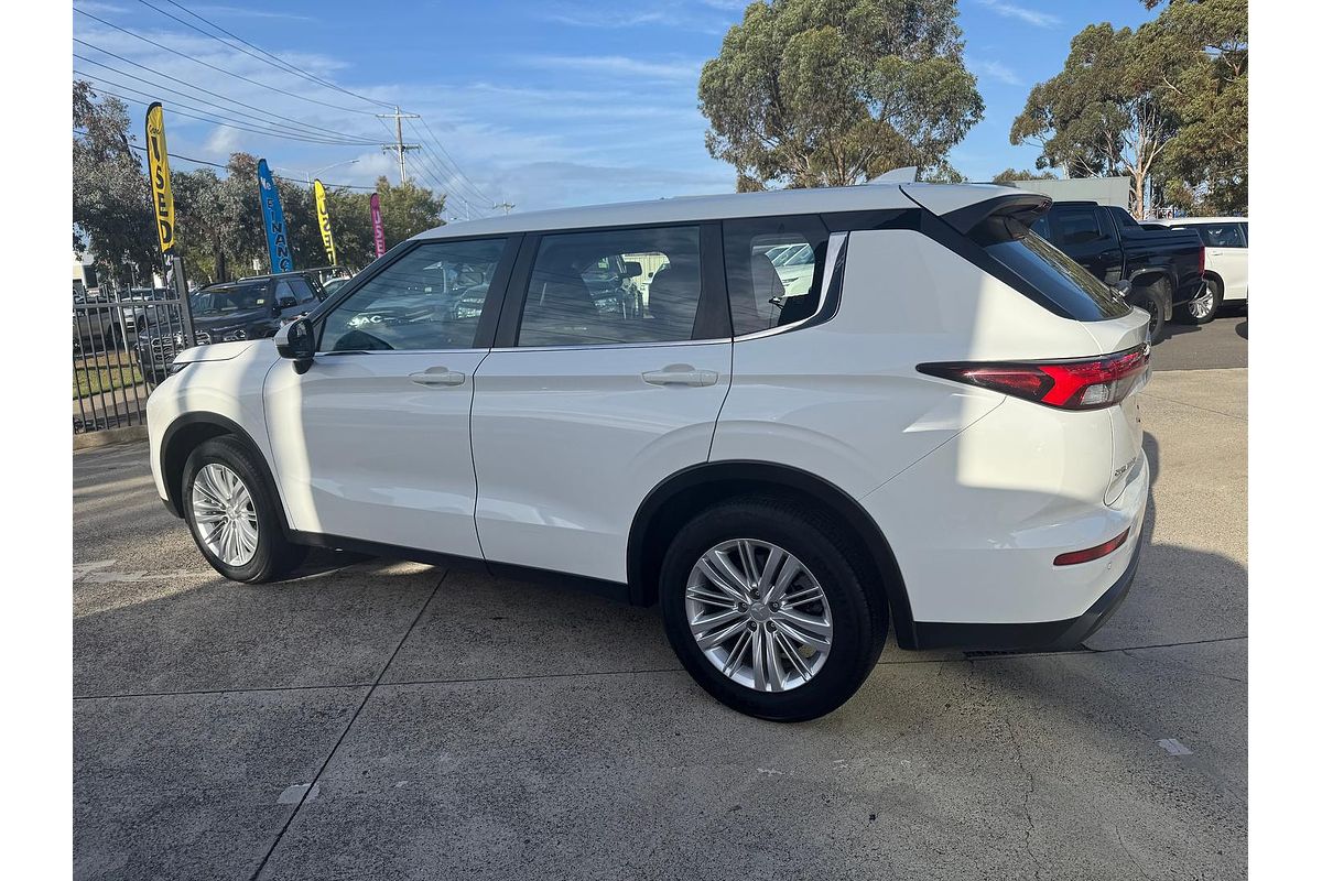 2023 Mitsubishi Outlander ES ZM