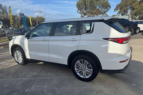 2023 Mitsubishi Outlander ES ZM