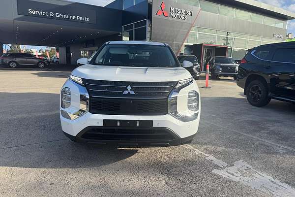 2023 Mitsubishi Outlander ES ZM
