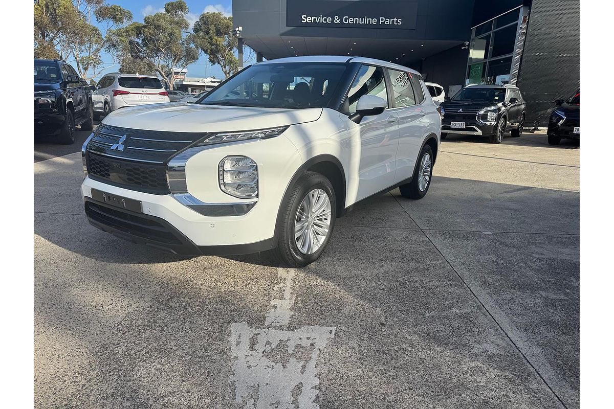 2023 Mitsubishi Outlander ES ZM