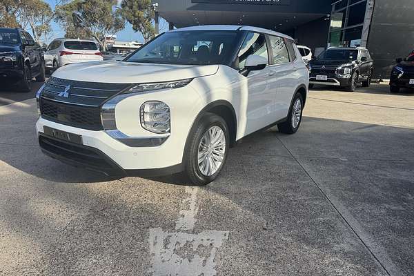 2023 Mitsubishi Outlander ES ZM