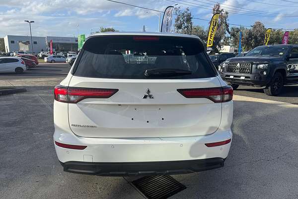 2023 Mitsubishi Outlander ES ZM