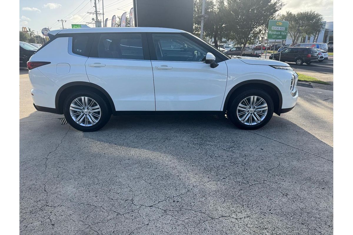 2023 Mitsubishi Outlander ES ZM