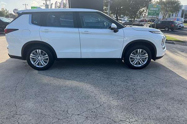 2023 Mitsubishi Outlander ES ZM