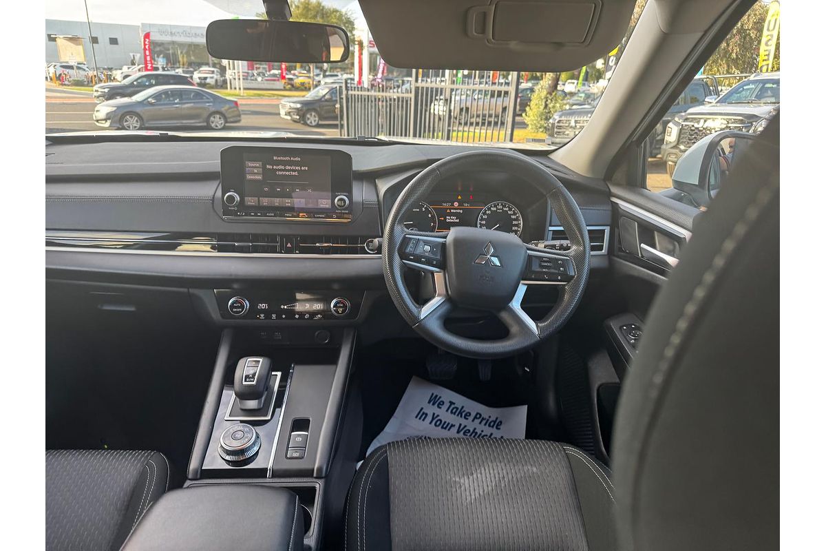 2023 Mitsubishi Outlander ES ZM