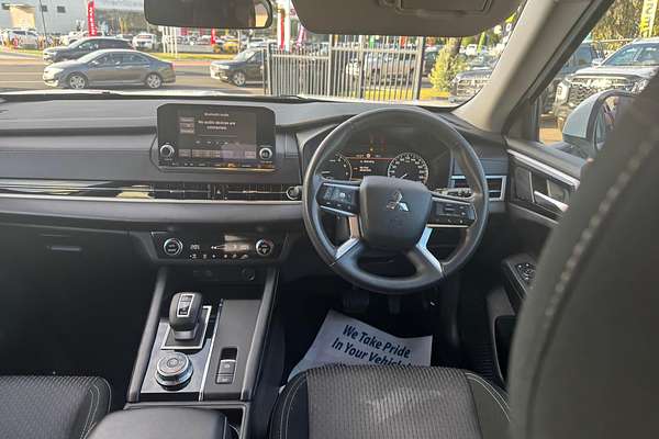 2023 Mitsubishi Outlander ES ZM