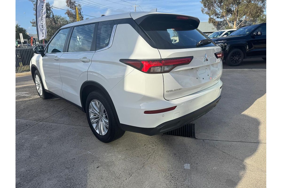 2023 Mitsubishi Outlander ES ZM