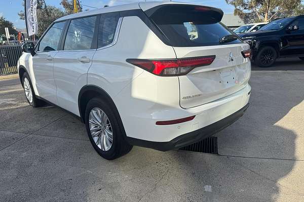 2023 Mitsubishi Outlander ES ZM