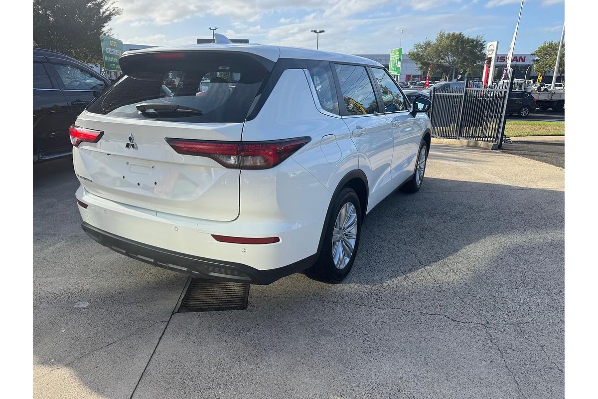 2023 Mitsubishi Outlander ES ZM