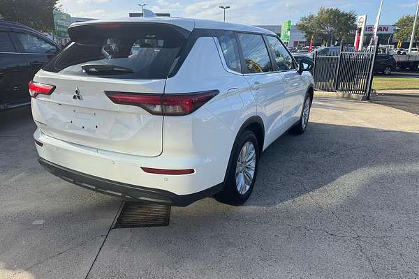 2023 Mitsubishi Outlander ES ZM