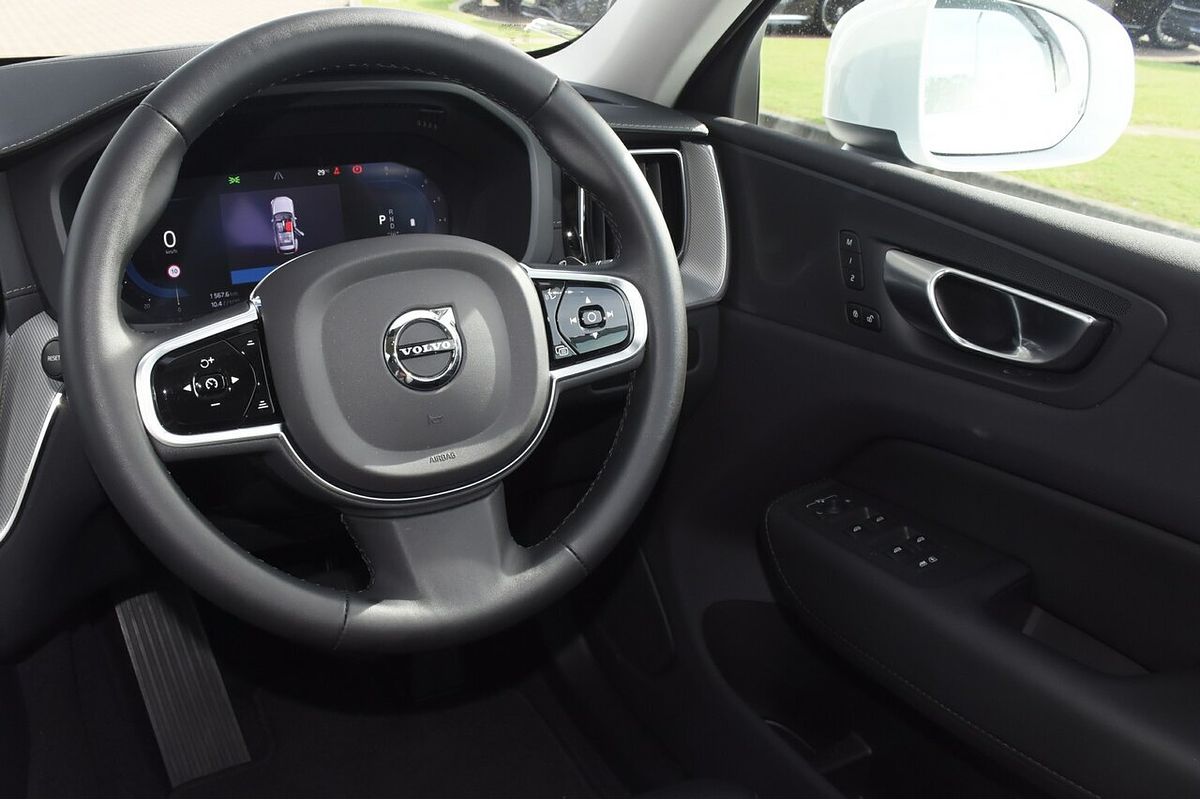 2024 Volvo XC60 Ultimate B5 Bright