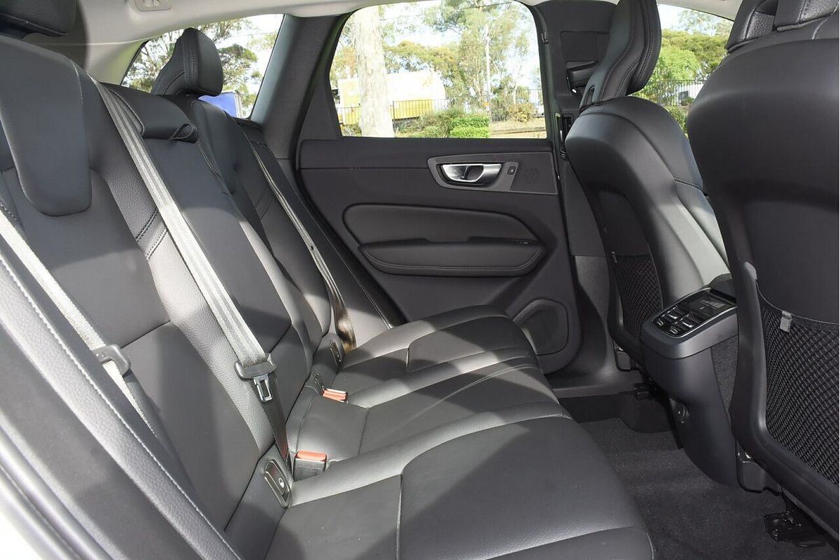2024 Volvo XC60 Ultimate B5 Bright