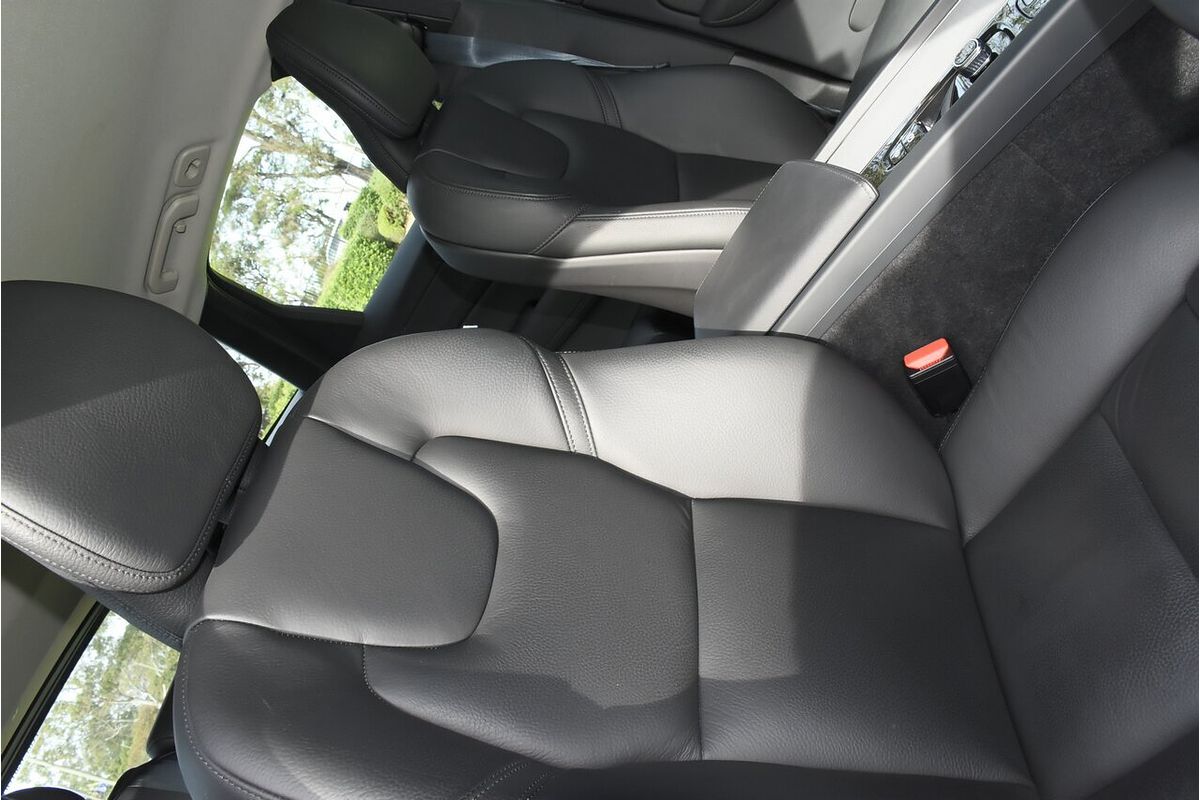 2024 Volvo XC60 Ultimate B5 Bright