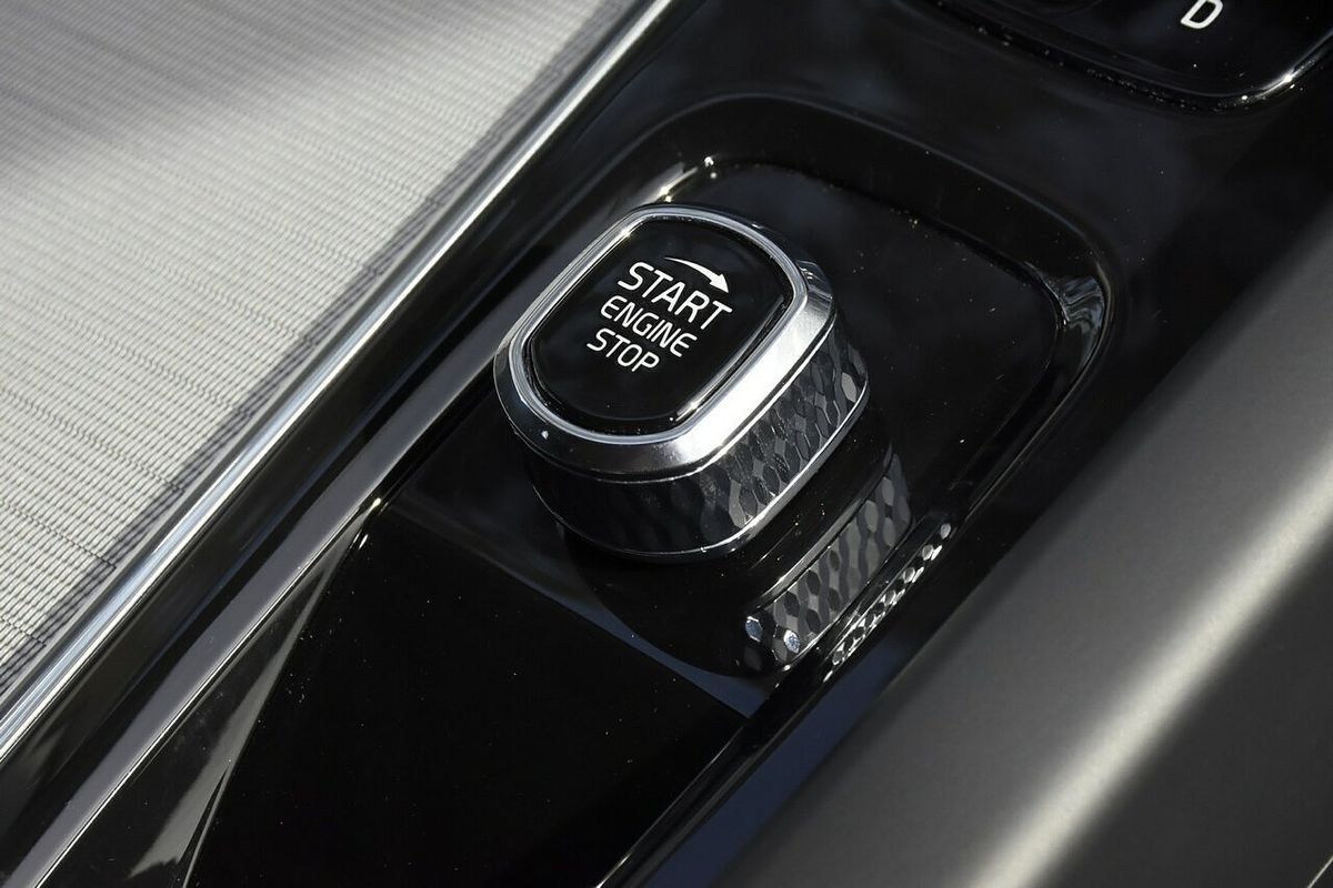 2024 Volvo XC60 Ultimate B5 Bright