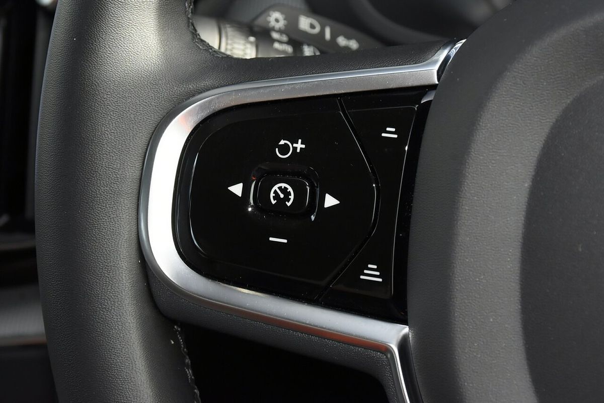 2024 Volvo XC60 Ultimate B5 Bright