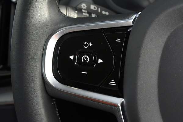 2024 Volvo XC60 Ultimate B5 Bright