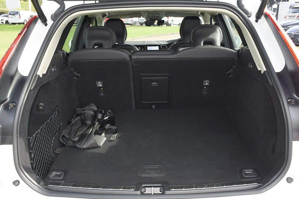 2024 Volvo XC60 Ultimate B5 Bright