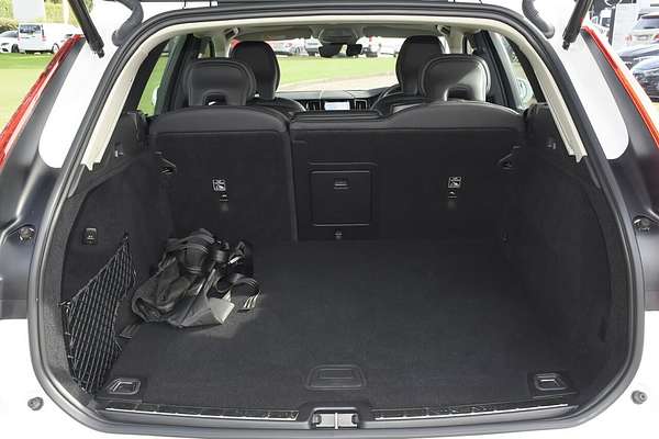 2024 Volvo XC60 Ultimate B5 Bright