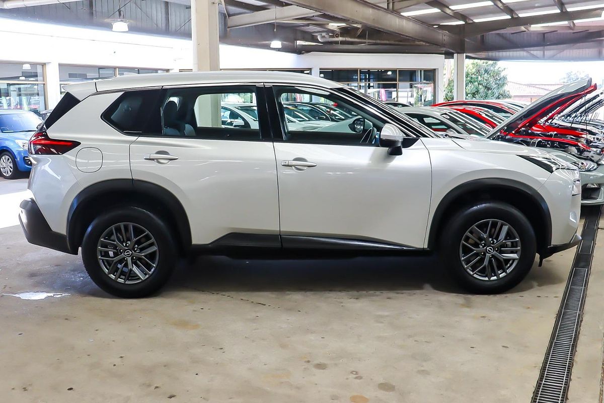 2024 Nissan X-TRAIL ST T33