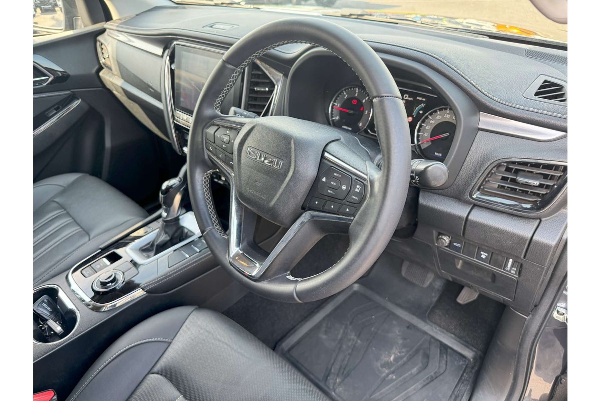 2022 Isuzu MU-X LS-T
